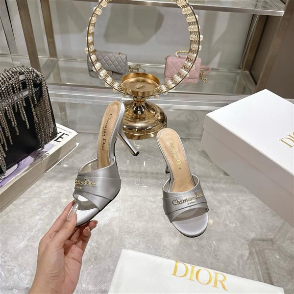 20251128184321665 250